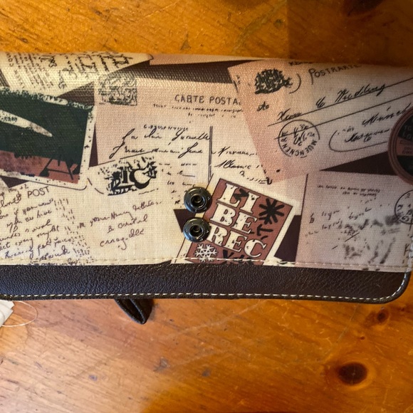 Handbags - Wallet Like New